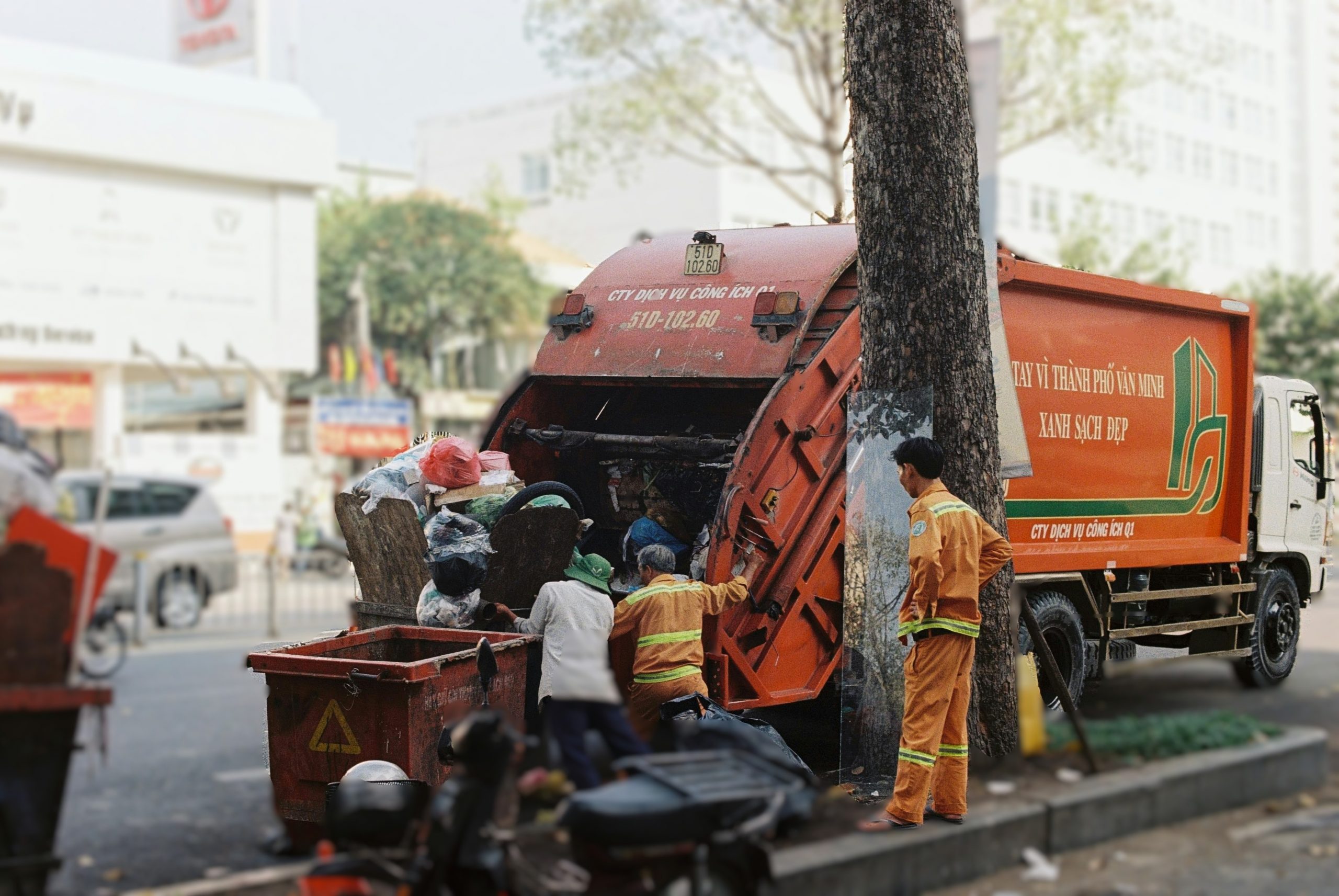 Level Meter in trash bins: Smart waste collection system for efficient and resource-saving municipal waste management