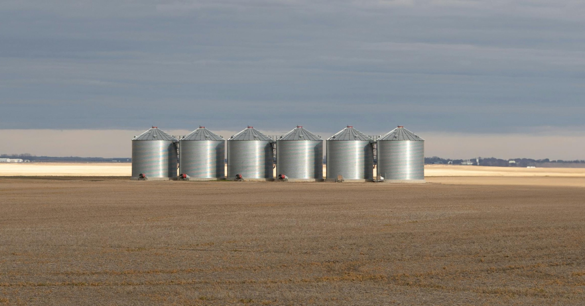 Use of Level Meter for Industrial silos with remote monitoring for storage levels and environmental conditions