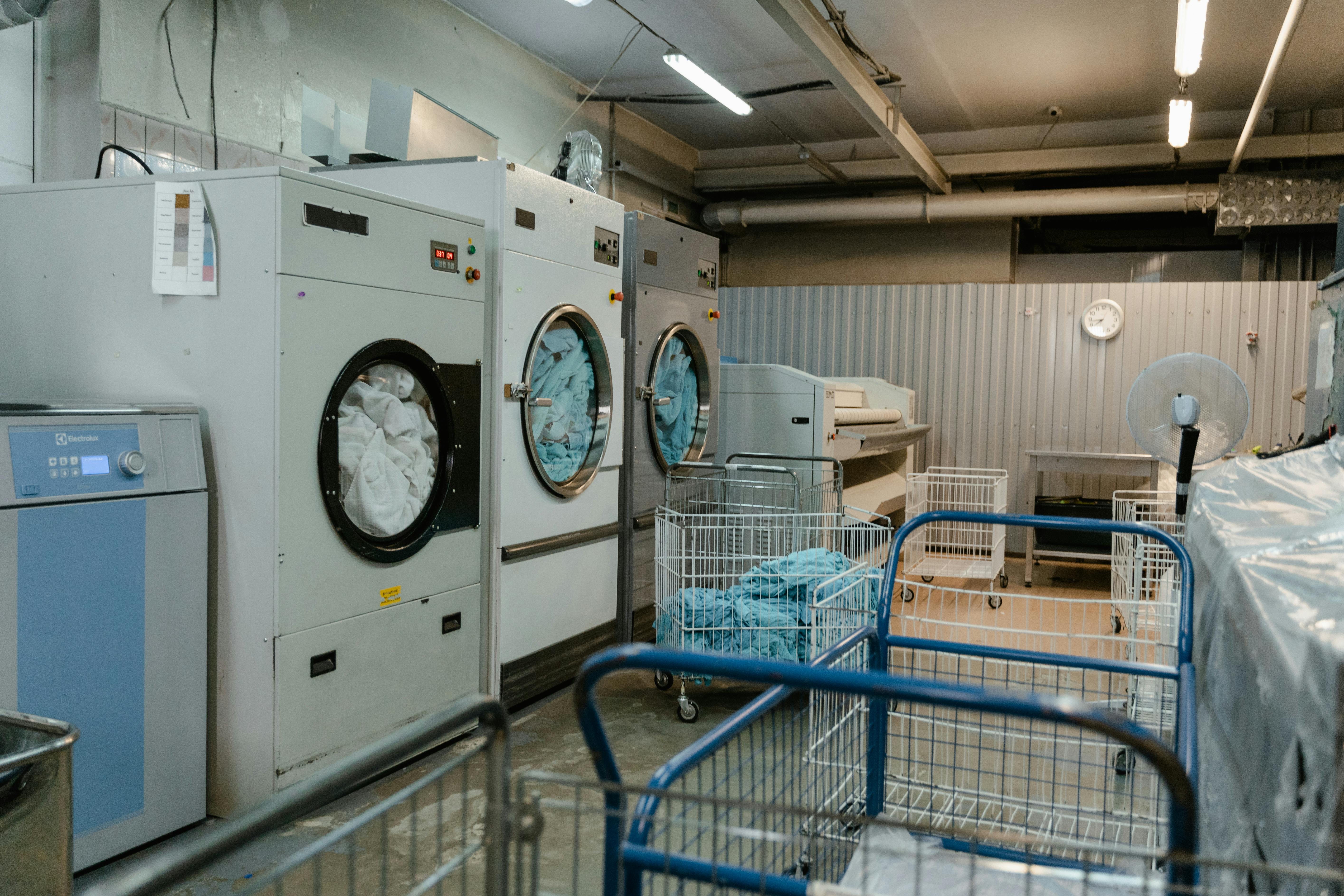 Level Meter, Service Button usefull in Laundry facility with smart carts equipped for tracking and resource management, for fill monitoring
