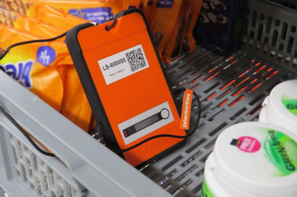SensorCLimaXL inside the basket, tuned on ready to monitor temperature inside the van during transportation