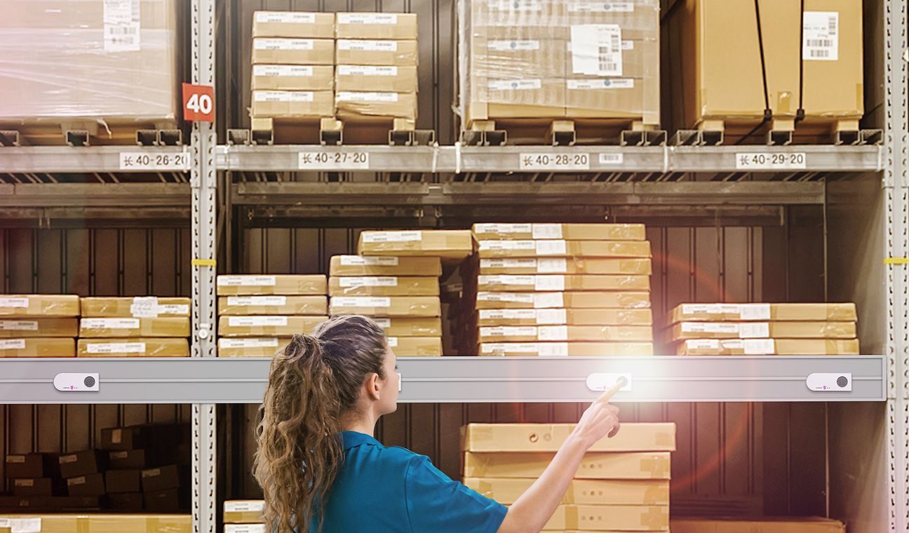 Service Button activate to send a notification to Telekom platform. Then it will send back a rensponse for the worker.